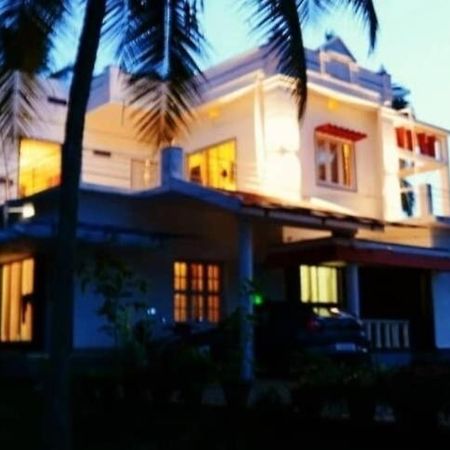 The Big Pineapple Estate Villa อูดุปปี ภายนอก รูปภาพ